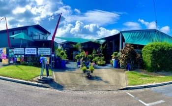 Tan Verde Como Centro de Jardinería y Tienda de Mascotas