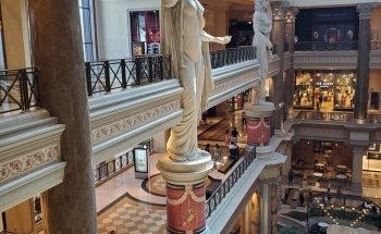 Caesars Forum Shop Atlantis Aquarium