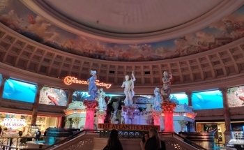 Caesars Forum Shop Atlantis Aquarium