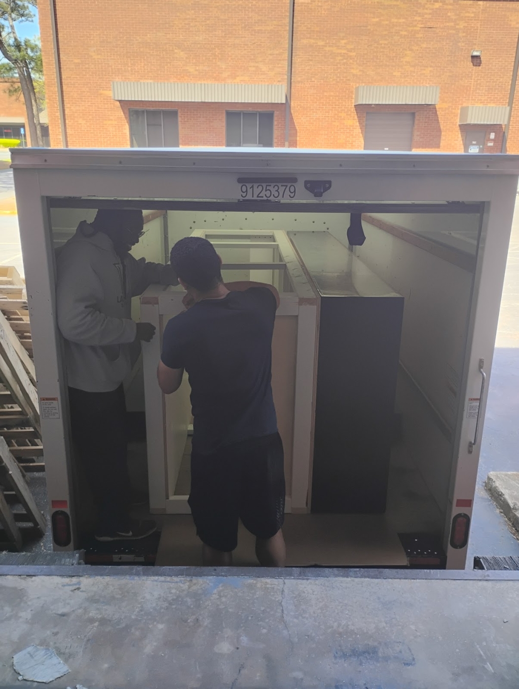 Big Fish Custom Acrylic Aquariums