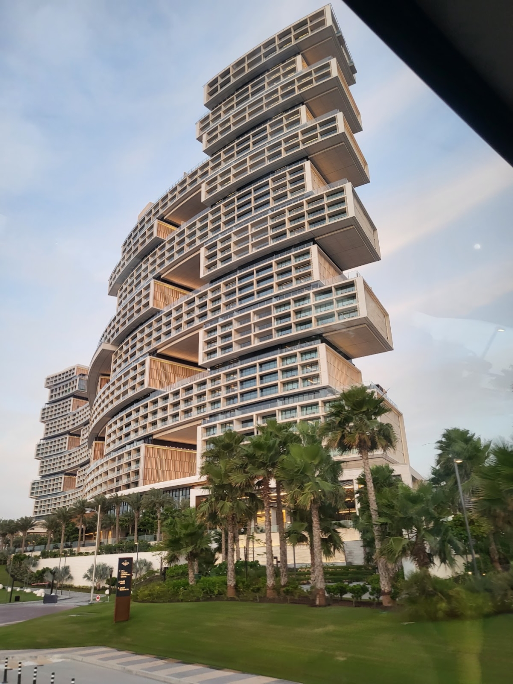 Diving at Aquaventure World