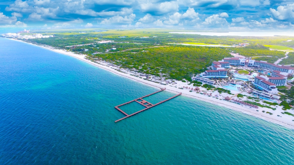 Delphinus Playa Mujeres